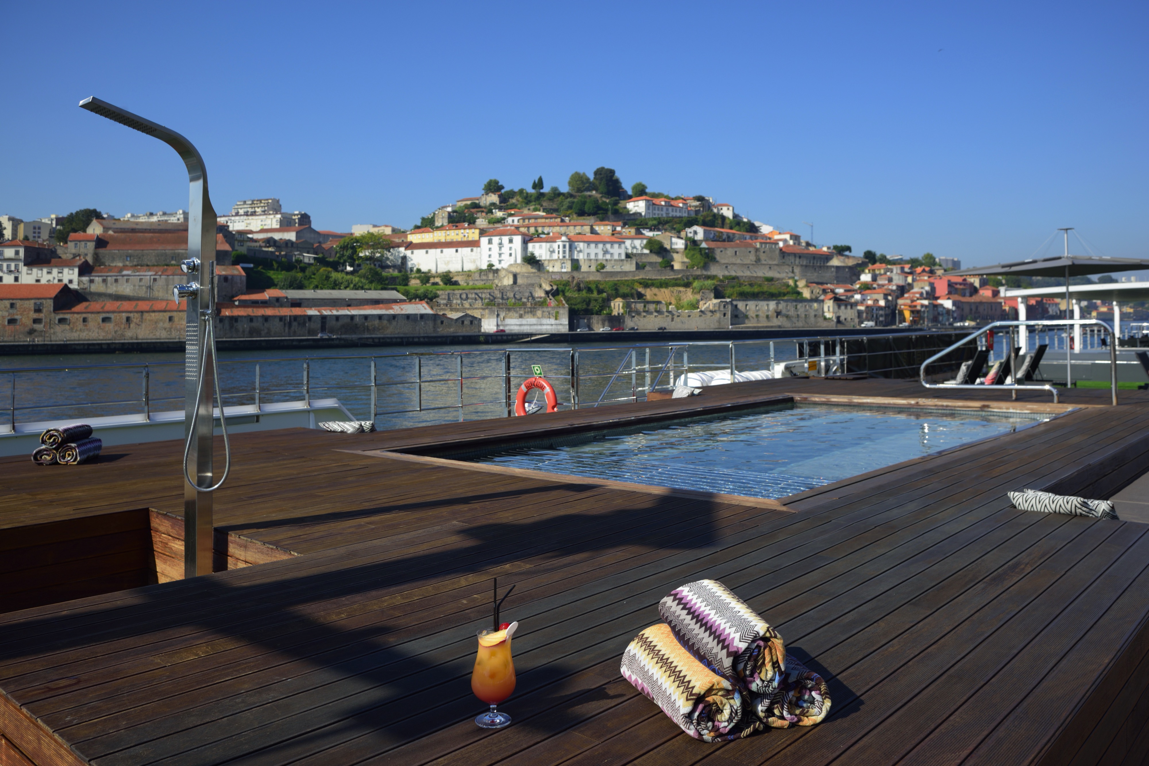 Scenic River Cruises, Scenic Azure Sun Deck Vitality Pool, Cocktail 2